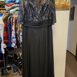 Chic Black Lace Long Sleeve Gown